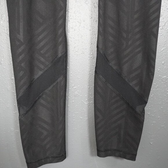 Old Navy Active Womens Black Patterned Mesh Go Dry Fitted Leggings Size Small - Picture 3 of 9